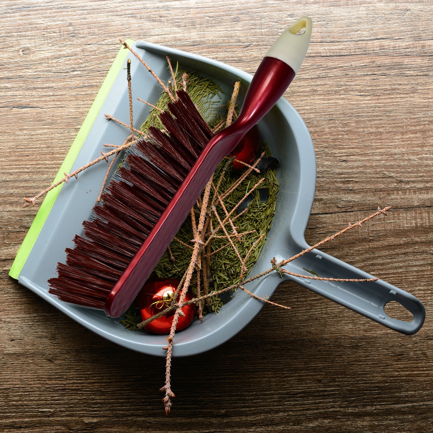 Versatile cleaning brush for car seats, mats, and carpets Versatile cleaning brush for car seats, mats, and carpets